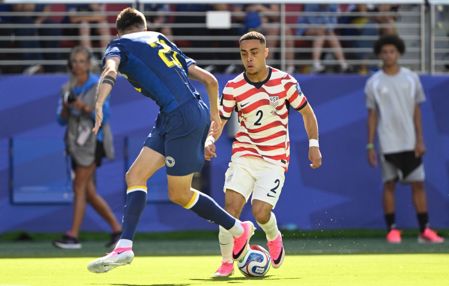 Frente a su público, Estados Unidos juega contra Bosnia por un lugar en los octavos… Frente a su público, Estados Unidos juega contra Bosnia por un lugar en los octavos…
